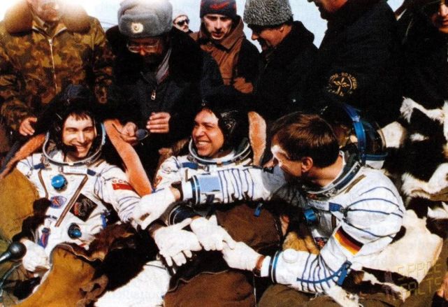 苏联宇航员烧死照片图片