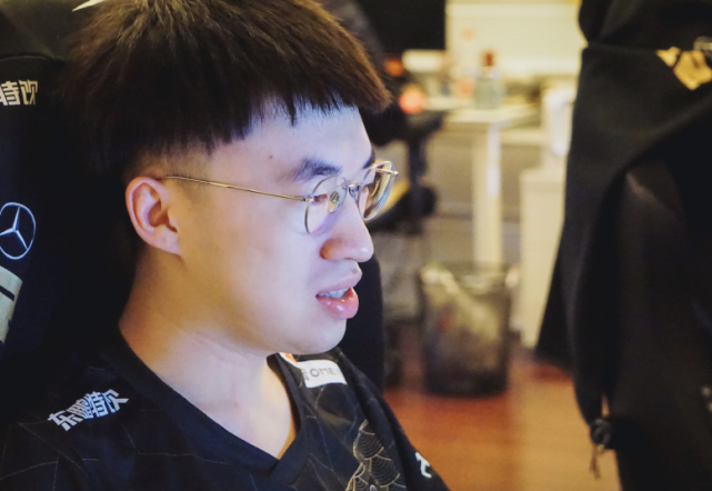 笑笑西卡:今年msi看好rng夺冠,t1感觉还是差点意思