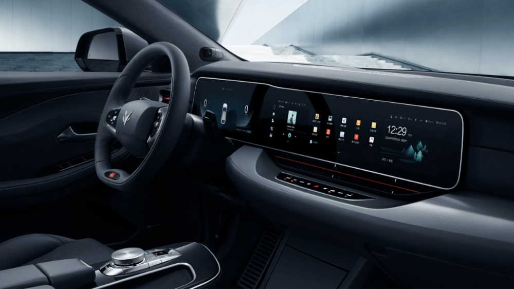 阿尔法S全新HI版39.79万起上市，极狐大秀科技实力