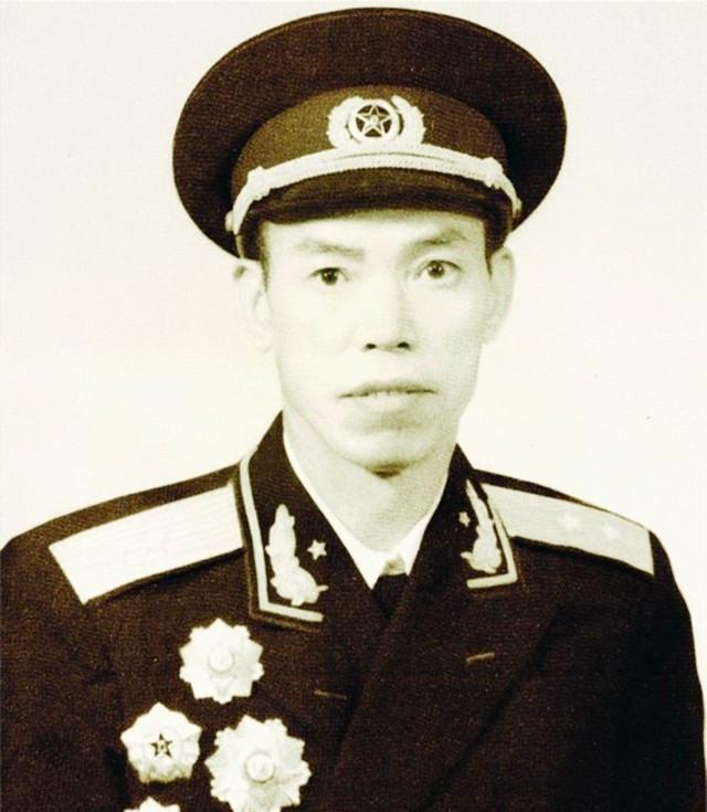 解放军正要攻城副团长敌军长是我表兄梁兴初你去劝降