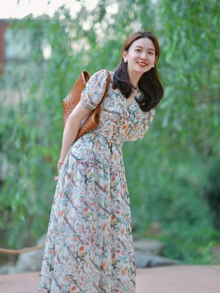 35岁的女人该如何穿今年流行简约优雅风减龄时髦又显气质