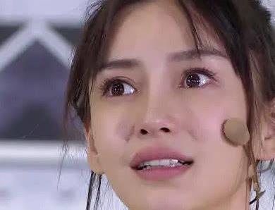 同样是感动落泪,杨颖哭的"尬里尬气",宋雨琦却很真实