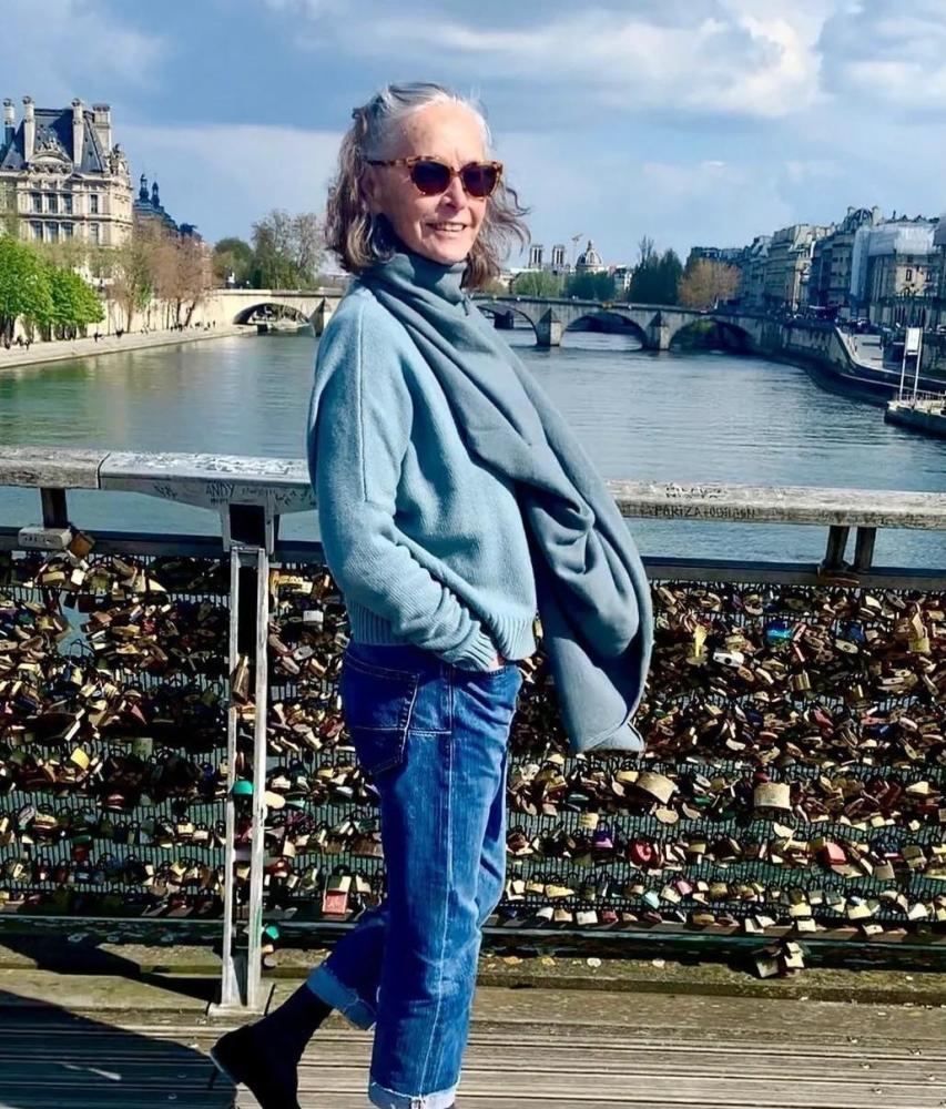 等我老了才不要穿"奶奶装",学69岁法国老太太这样穿,优雅老去_腾讯