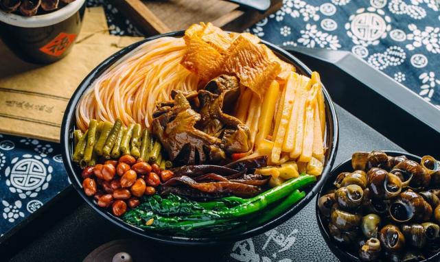 舌尖上的广西地道柳州味吃完螺蛳粉去尝尝这5道美食准没错