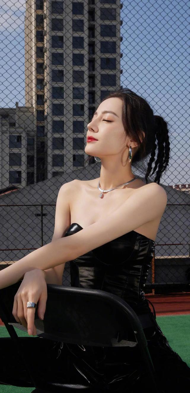 高颜值女神 性感迪丽热巴 太美了 今日黑白色系高清手机壁纸