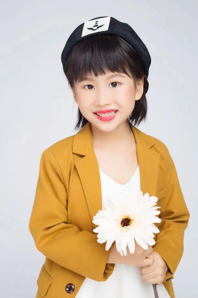 8岁可爱女生邓惟一,被天使吻过嗓音