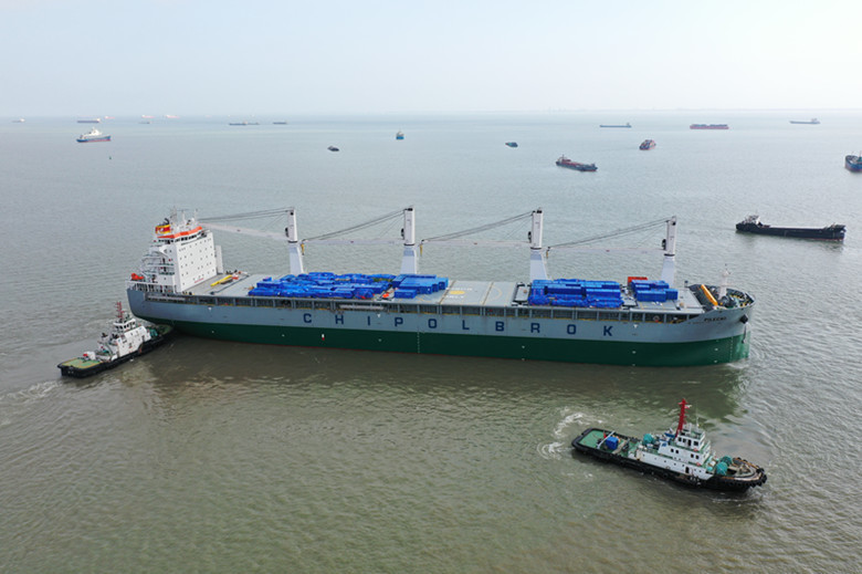 中波轮船股份公司皮莱茨基轮搭载着中国出口摩洛哥疫苗工厂整套设备