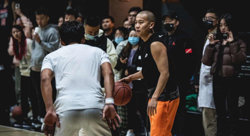 如今,果子哥在野球圈早已打出了名气,并且和cba退役