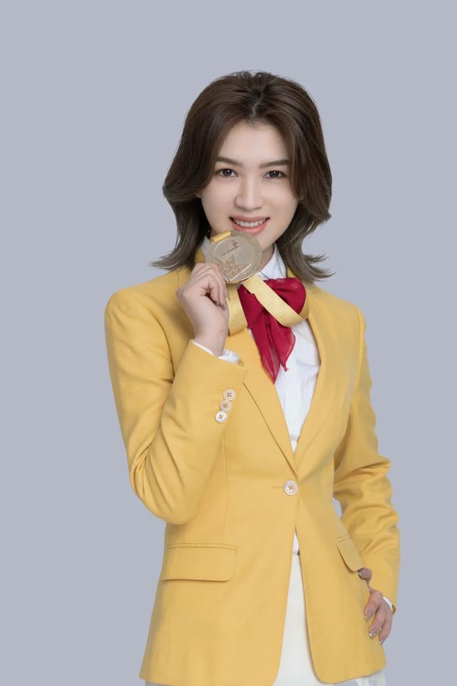 上饶女孩从职校生成长为世界美发冠军