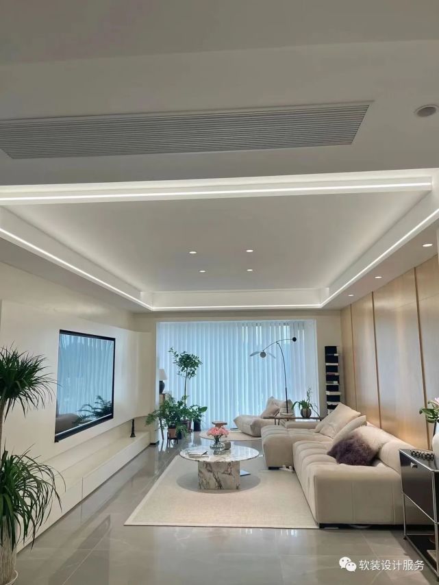 边角也是最简单的,没有做双眼皮那些,还是一句话,越简单越好打理悬空