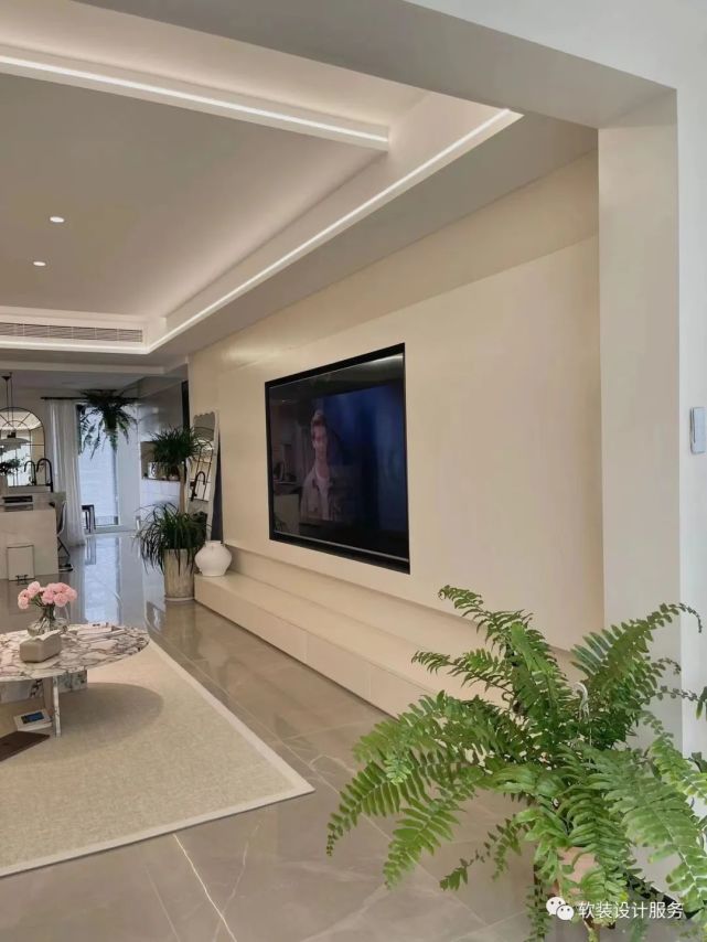 也是最简单的,没有做双眼皮那些,还是一句话,越简单越好打理悬空下吊