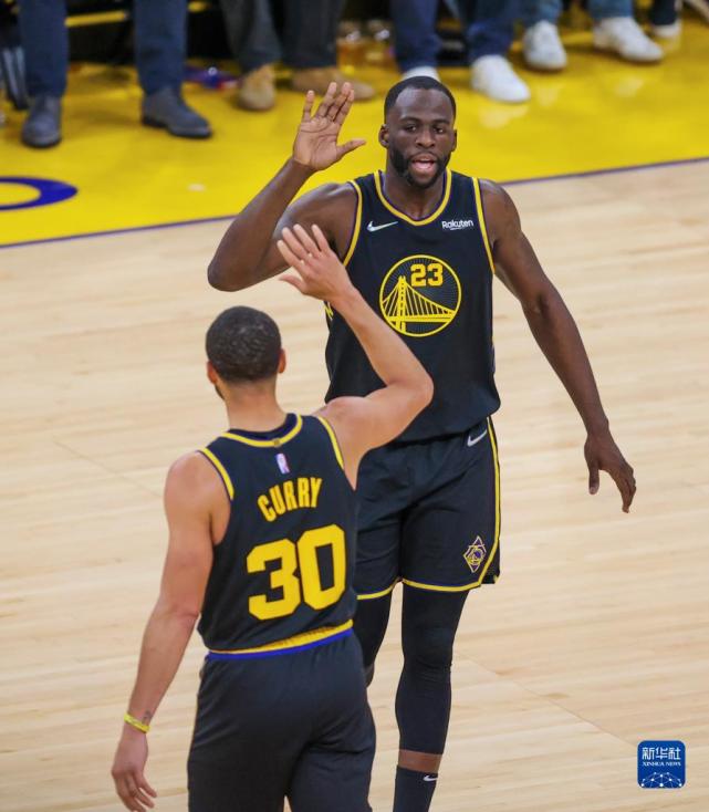 当日,在2021-2022赛季nba季后赛西部半决赛第三场比赛中,金州勇士队