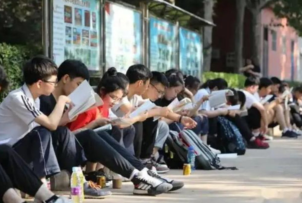 2022年高考人数公布，河南独霸鳌头北京只是零头，心酸感拉满外国小孩如何认读音标