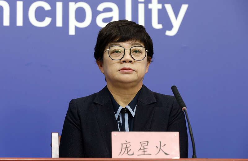 “呼啦圈”变“两米线”，东四核酸检测点隔出最美距离