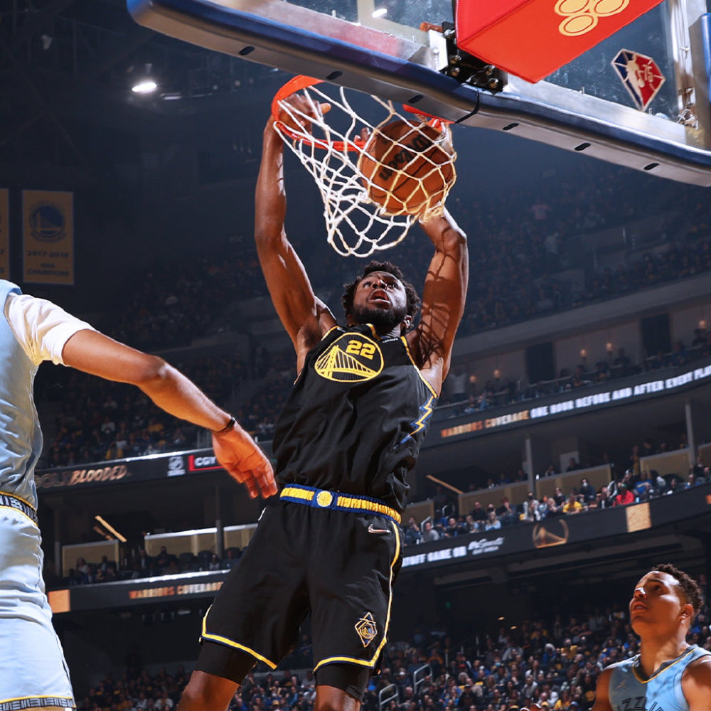 维金斯化身控卫后场一条龙单臂劈扣全程仅耗时7秒钟