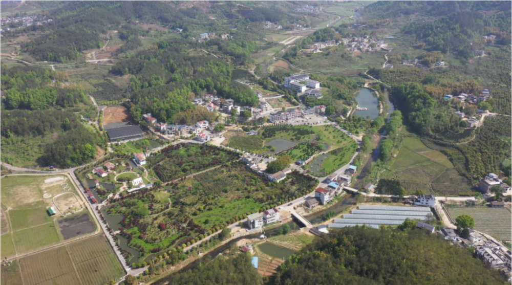 罗田县骆驼坳镇以创建燕儿谷"两山"理论实践示范片区为目标,以壮大