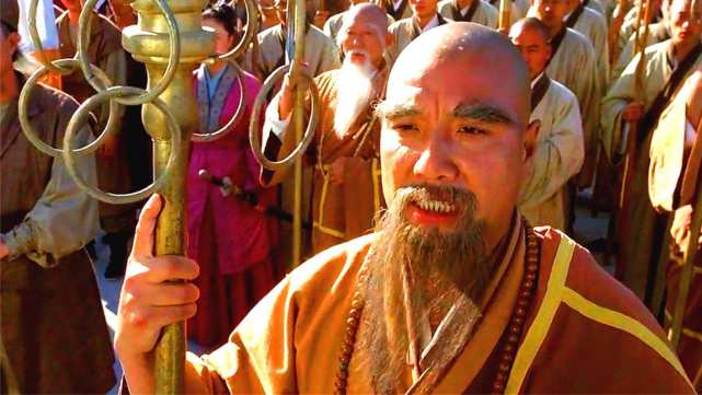 在《倚天屠龙记》中,少林方丈是空闻大师,他会部分九阴真经和龙爪手等