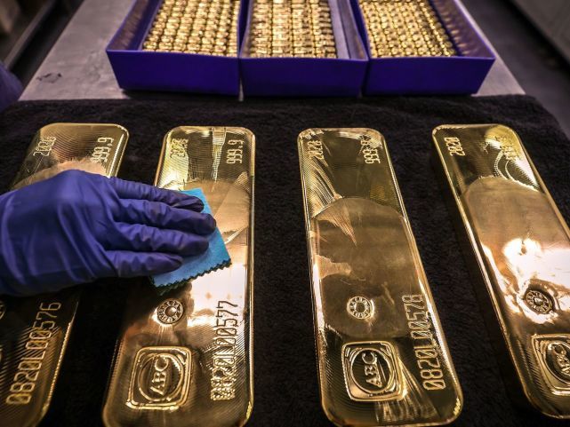 俄乌冲突持续，998吨黄金分批运抵中国，美媒：有清算美债的可能