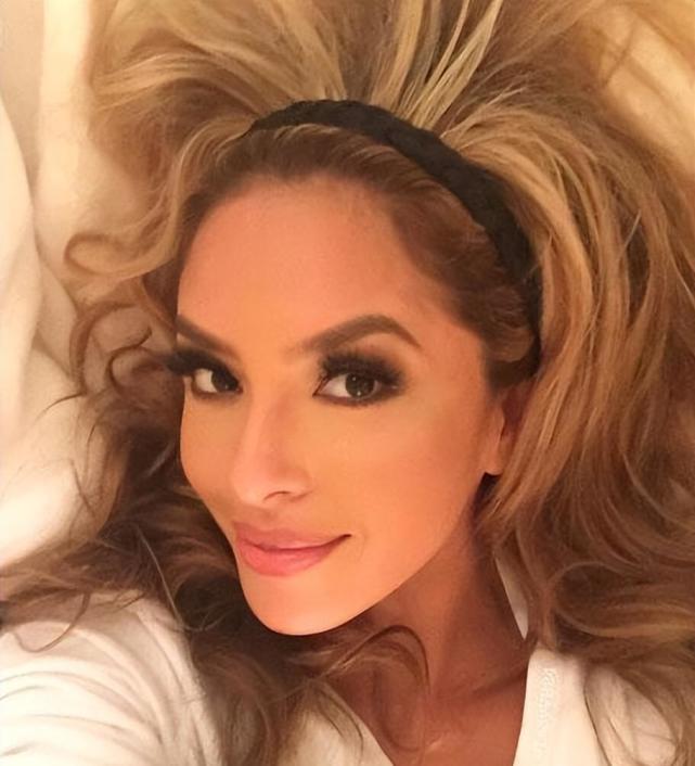 科比老婆40岁生日,加索尔送宝石项链,体重接近200斤 追求者不断