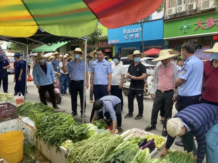 博白一鄉鎮對違法佔道經營亂擺亂賣商販進行整治