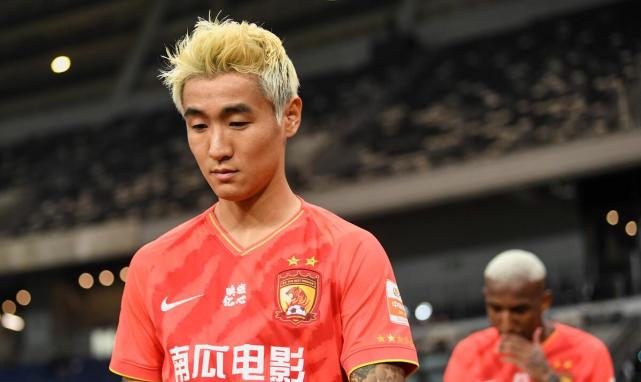 韦世豪首次戴上队长袖标,新赛季他能带领广州队乘风破浪吗?