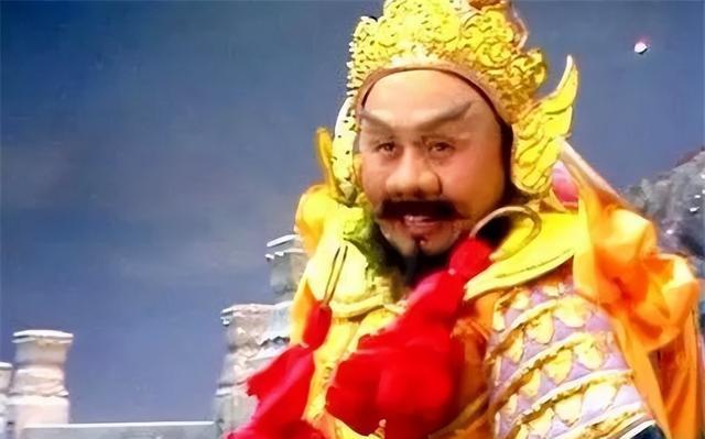 但人家猪八戒乃是天蓬元帅,书里面也提到当年他参加过蟠桃盛会,可是吃