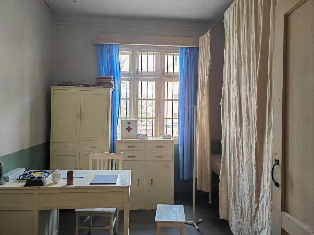 旧宿舍楼改造成影视基地一路向前剧组走进百年名校内江一中拍摄