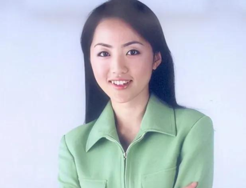 天气预报主持杨丹,事业爱情双丰收,中年得子,如今家庭幸福美满插图13