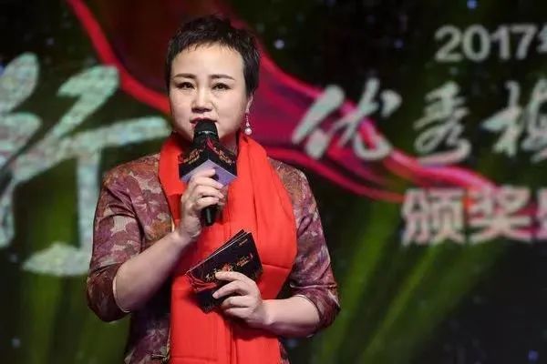 具体来看,梅花生物董事长王爱军赚钱能力最强,2021年年薪高达1191万元