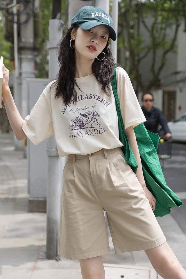 简简单单的t恤不挑身材也不挑年龄谁穿谁好看