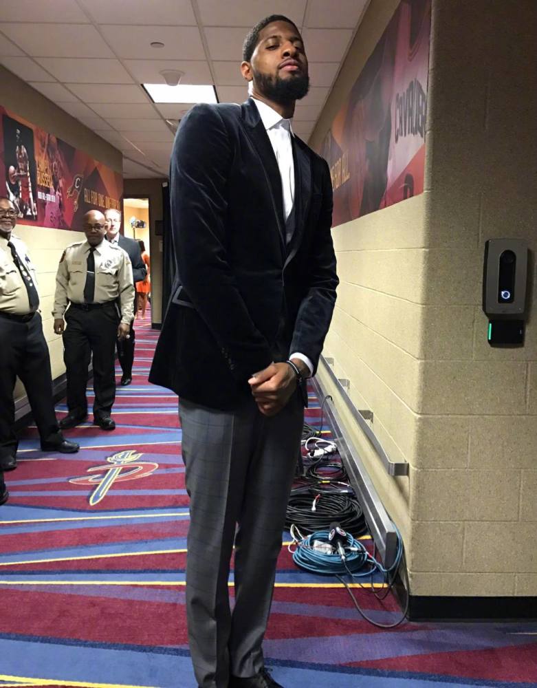 鉴定一下保罗-乔治的西装造型676767插图1