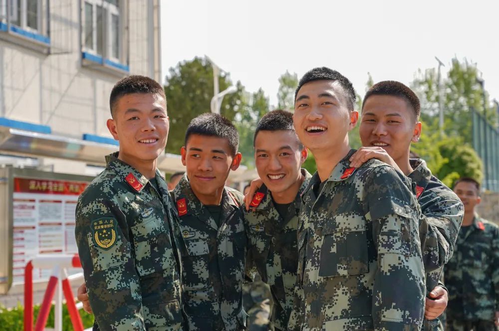 世界微笑日来自北京武警官兵的这些照片太暖人心