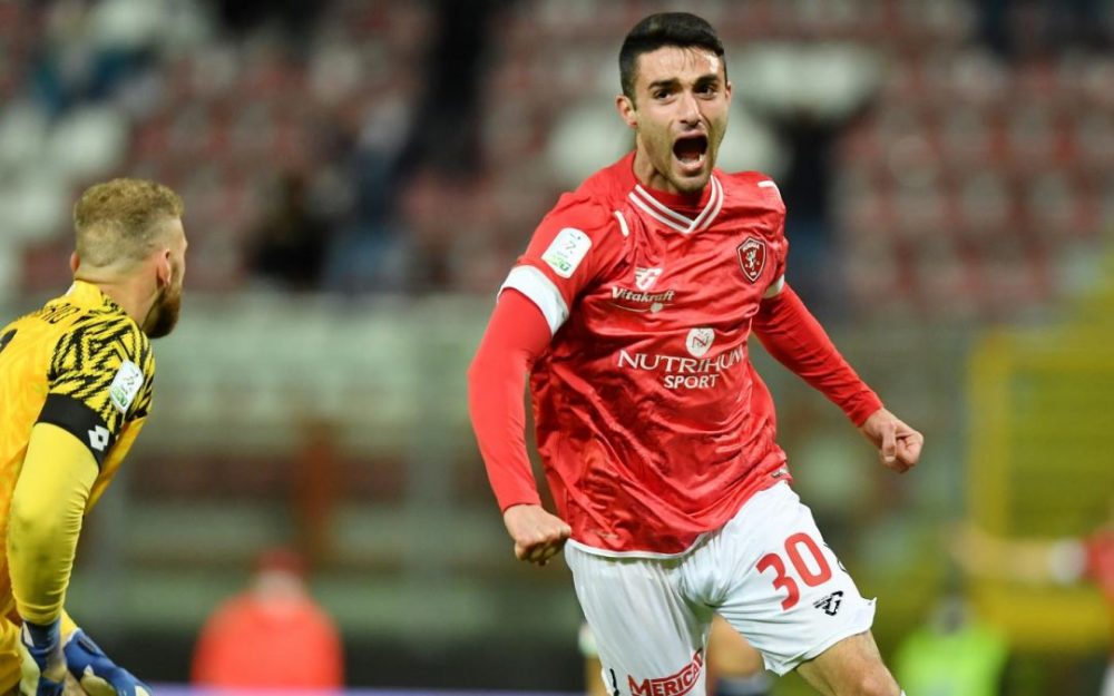 意乙大结局:莱切夺冠克雷莫纳26年后回归 佩鲁贾搭附加赛末班车_腾讯