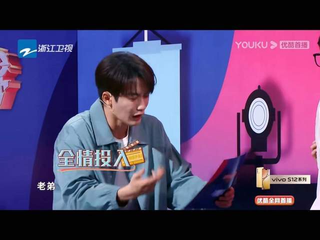 《王牌对王牌》传声筒环节小彤听酒词立上头