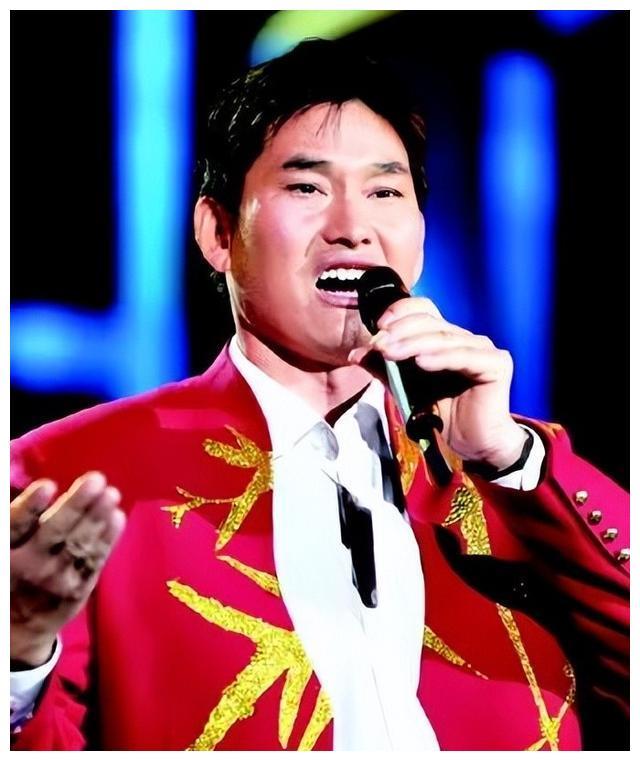 农民歌手大衣哥朱之文家高朋满座,迎来了准儿媳.