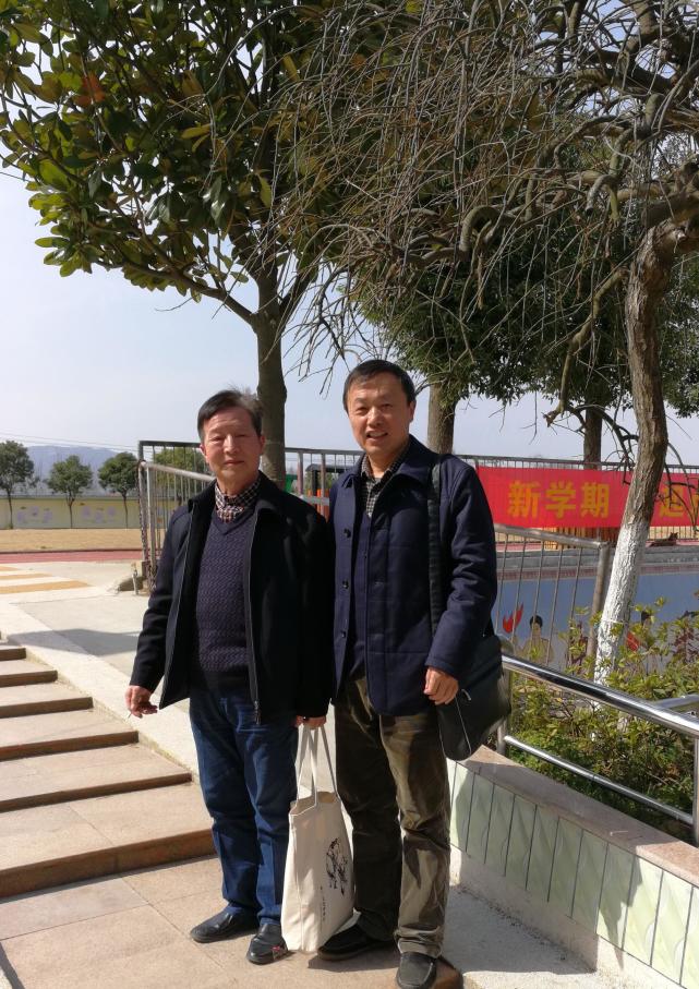 中学高级教师姚世廉兄,是湖北黄陂姚家大湾人氏,历任姚集小学校长