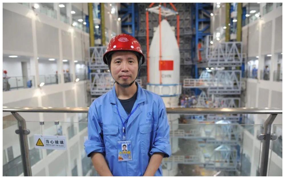 杨虎军,1974年生,从长征五号火箭立项开始作为长征五