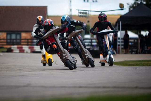 电动滑板车世界锦标赛,尝试打破赛车和电竞之间的界限