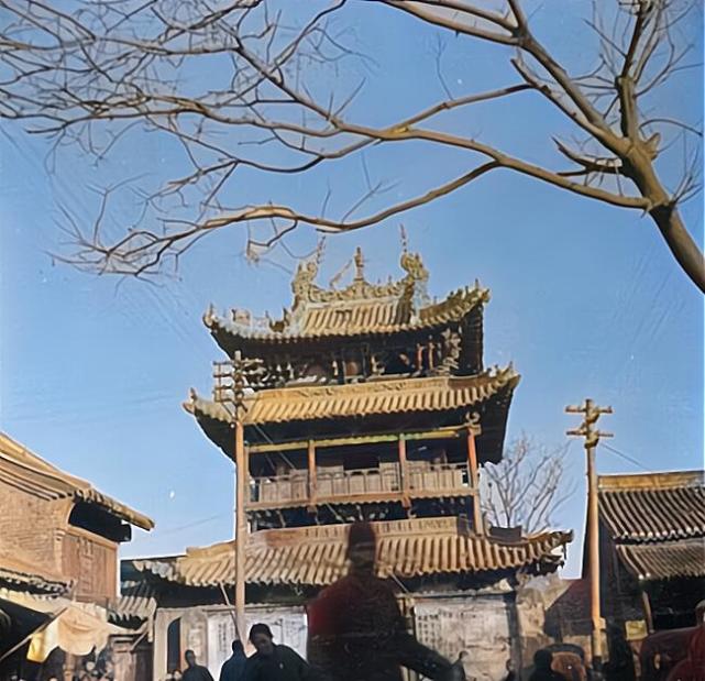 老照片:民国时期的博爱县,雄伟的观音阁,城墙下打理菜地的农夫