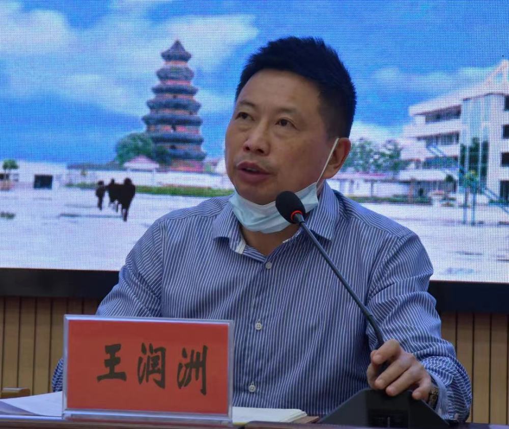王润洲副校长还就集体备课的督查,落实及反馈等方面提出具体而细微的