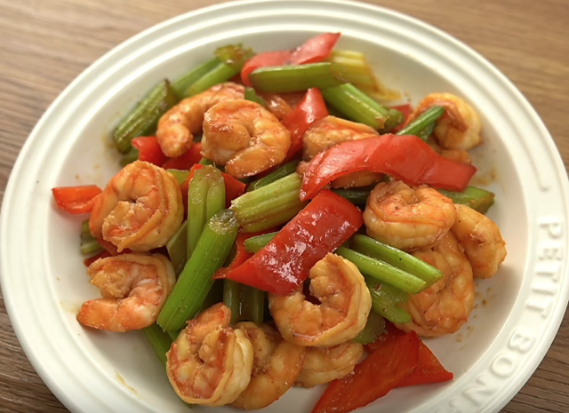 减肥吃什么:芹菜炒虾仁,美味又刷脂,步骤清晰,做法简单