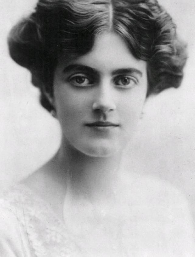 嫁给一个毒舌热爱威士忌和雪茄的政客丘吉尔的妻子克莱门汀