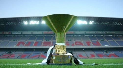 意甲冠军奖杯意甲联赛焦点战,本场比赛是ac米兰争夺冠军的关键战役