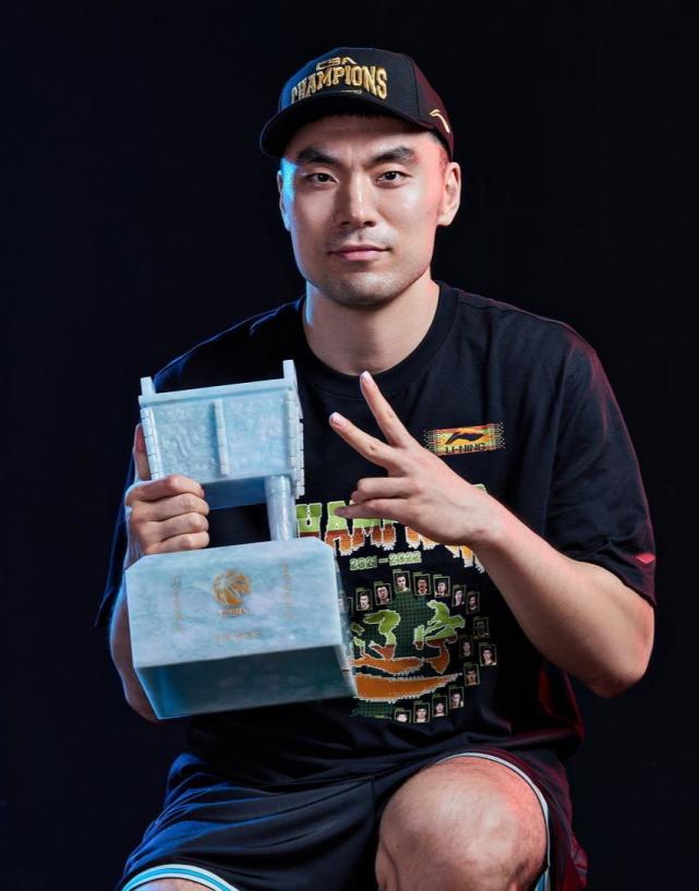 拒绝退役!李晓旭要再来一年,与辽宁队签下大合同