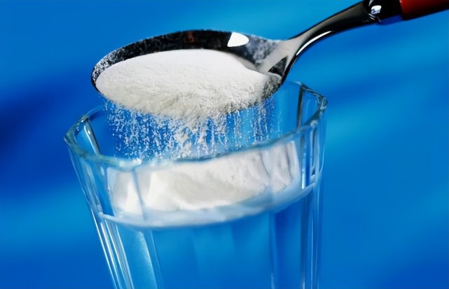 这让我们想起了一个有趣的实验,一斤盐溶解在一斤水中,总质量并不是