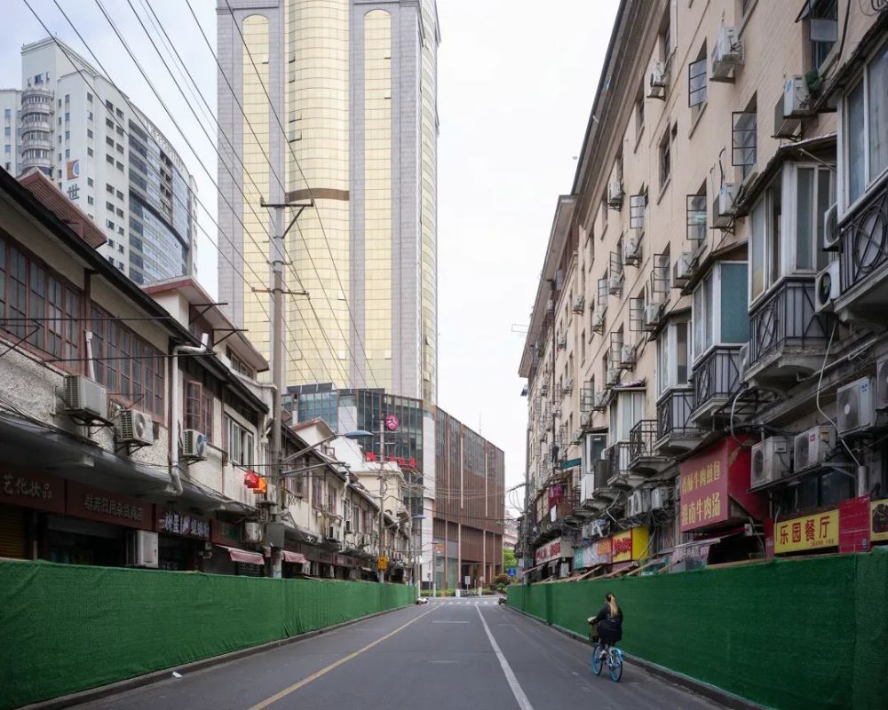 上海疫情期间纪实摄影两组陌生的熟悉与白色泡沫朱润资