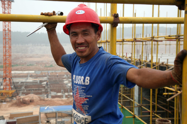 2022年,包工头工地小工,一天300包吃住,为啥招不到人?