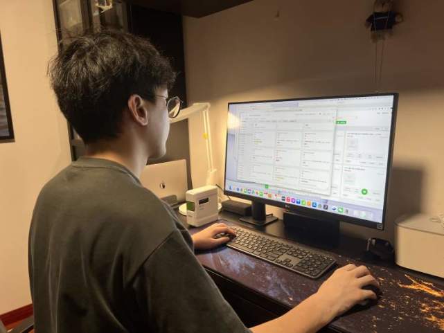 疫情下的斜杠青年这名铁路it男解决了400户居民的配药问题