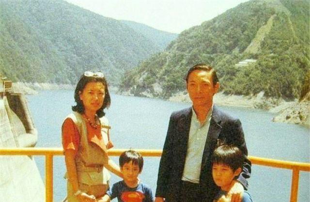 1996年，蒋孝勇前往北京接受中医治疗：我终于尝到久违的祖国气息新东方傅诗淇