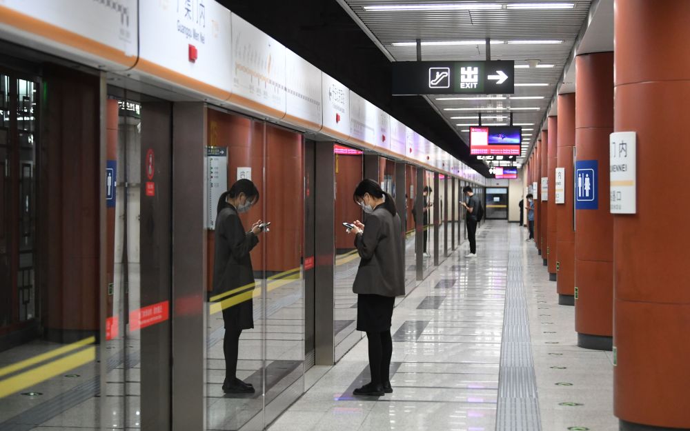 朝阳全区继续严格落实居家办公,今早道路畅通,地铁客流稀少_腾讯新闻